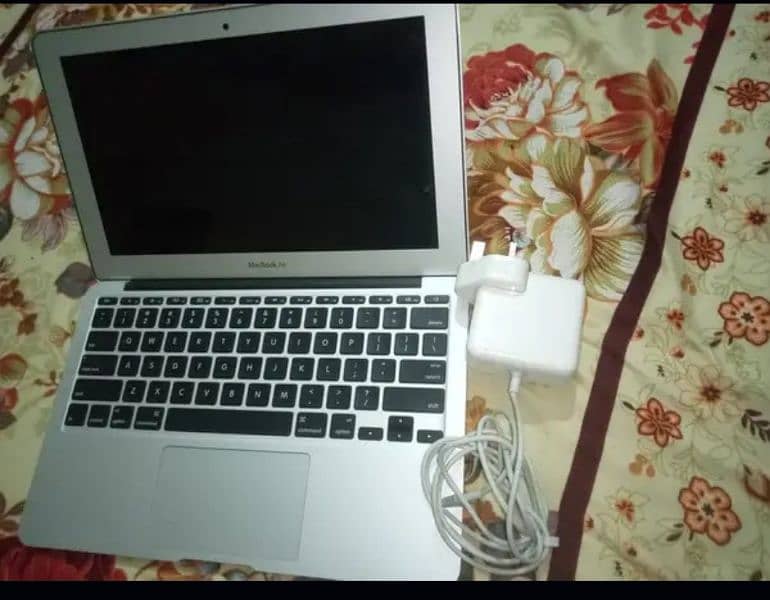 Mac book Air almost new neat nad clean 10/10 condition 2