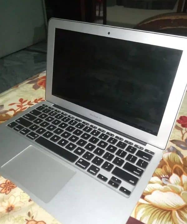 Mac book Air almost new neat nad clean 10/10 condition 5