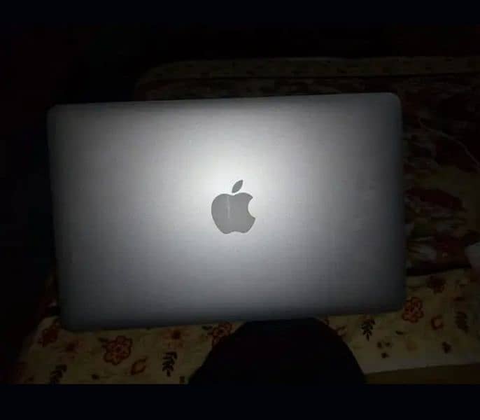 Mac book Air almost new neat nad clean 10/10 condition 6