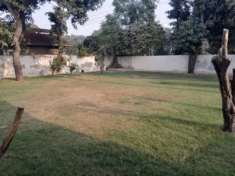 2 Kanal Double Unit House on Rent on Main Airport Road Phase 1 DHA Lahore . big lawn & Garden and parking 14