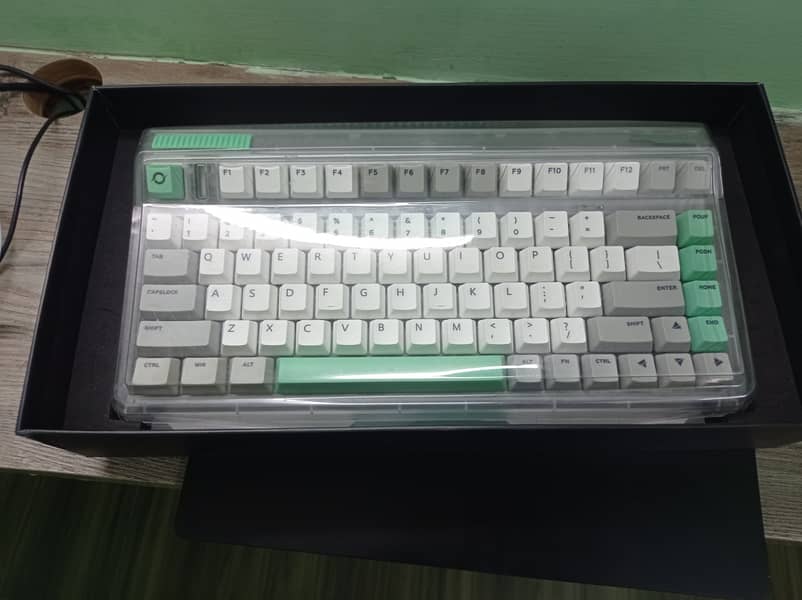 IQUNIX OG80 Wormhole Wireless Mechanical Keyboard 2