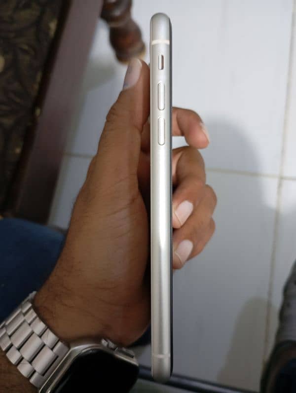 iPhone 11 64GB (non PTA 5