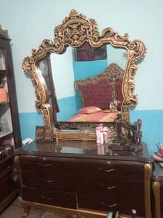 King Bed And Accesories