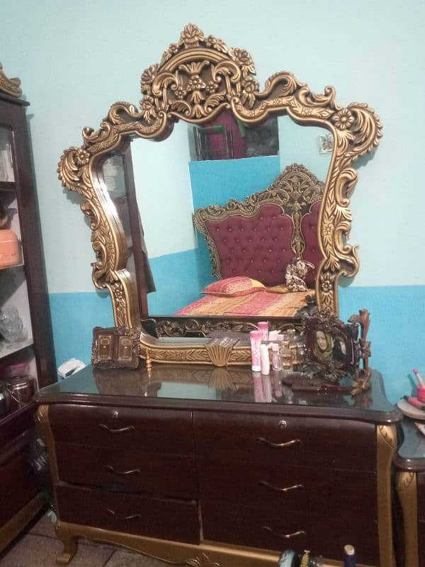 King Bed And Accesories 0