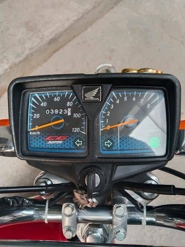 Honda 125 , 3800 km drive , 2024 model 2