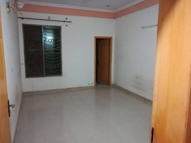 Gorgeous 12 Marla Lower Portion For rent Available In Johar Town Phase 1 - Block F2 3