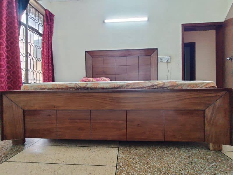 KING SIZE WOODEN BED. (5.5 ft Back) 6