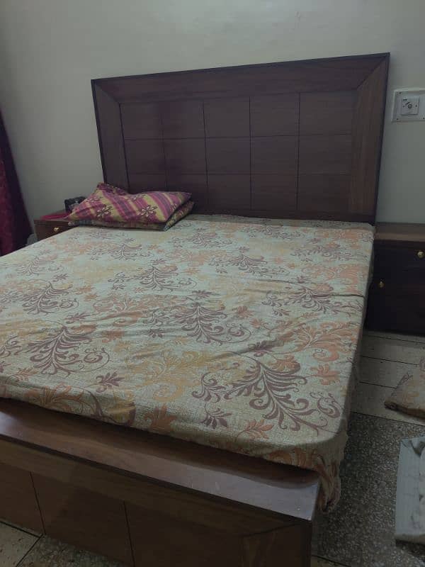 KING SIZE WOODEN BED. (5.5 ft Back) 7