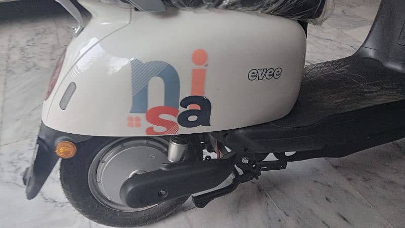 brand new evee nisa in mint condition no problem very economical 0