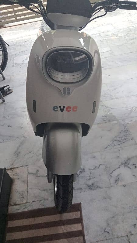 brand new evee nisa in mint condition no problem very economical 5