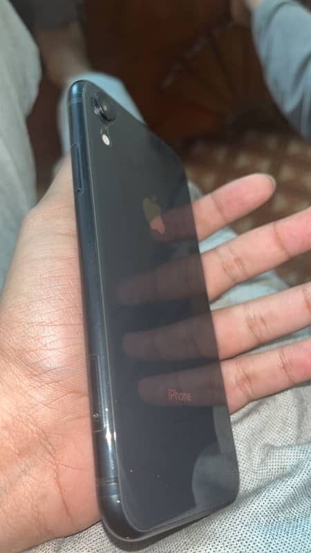 iphone XR! 10/10 factory unlock sim working 4