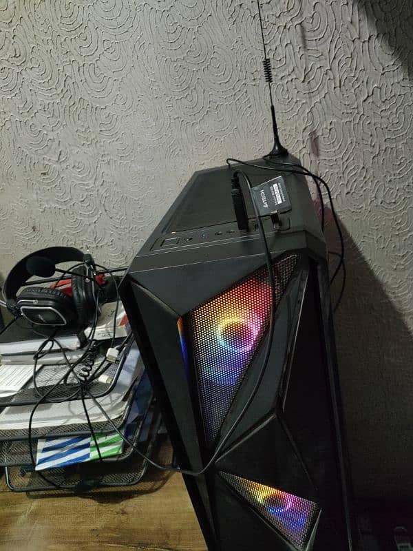 Gaming Machine Ryzen 5  5600X 6 Core processor 32 GB Ram NVME, SSD 1