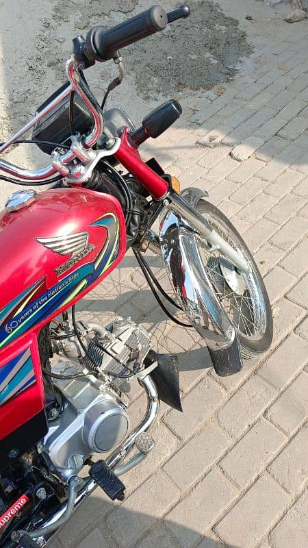 Honda CD 70. Lahori Hair Fision Kachari chock M. garh 3