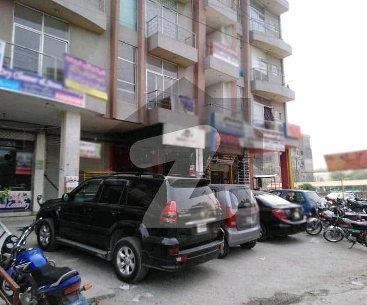 A Flat Of 350 Square Feet In Johar Town Phase 2 - Block H3 3