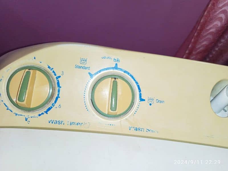 Haier washing twin tub model number HWM 1