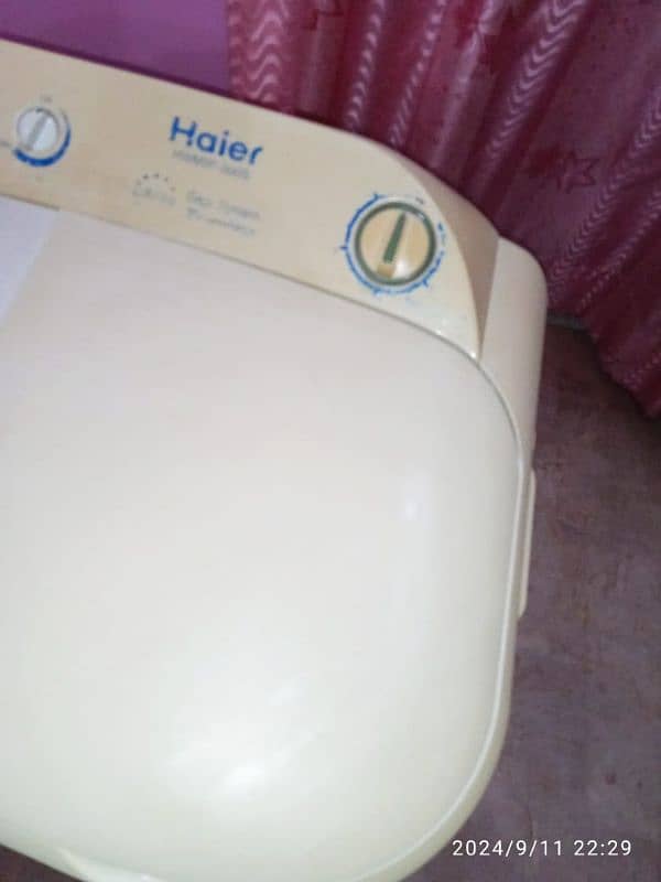 Haier washing twin tub model number HWM 2