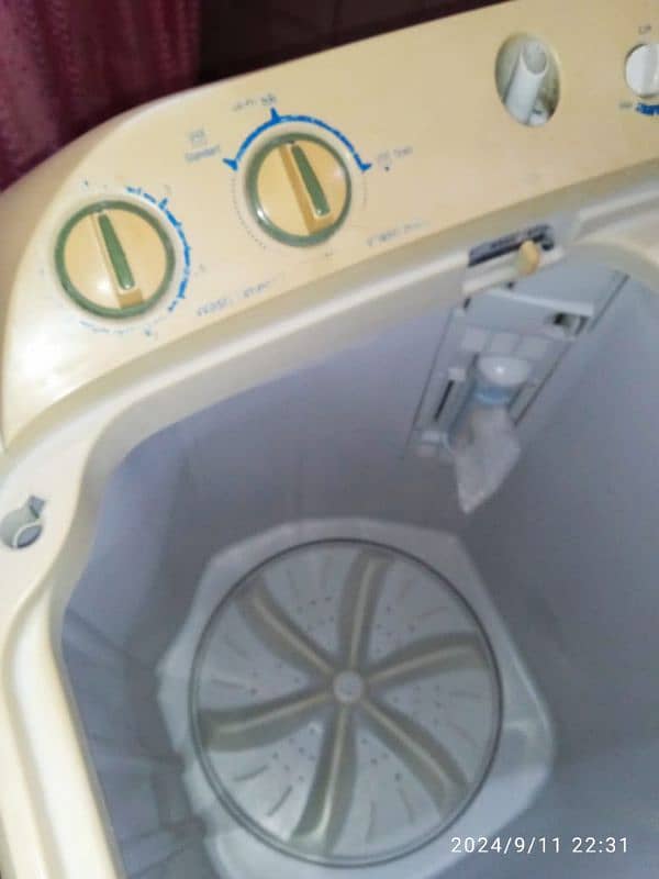 Haier washing twin tub model number HWM 8