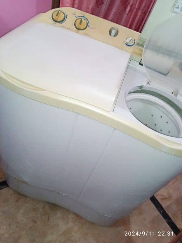 Haier washing twin tub model number HWM 9