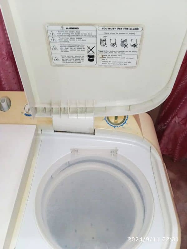 Haier washing twin tub model number HWM 10