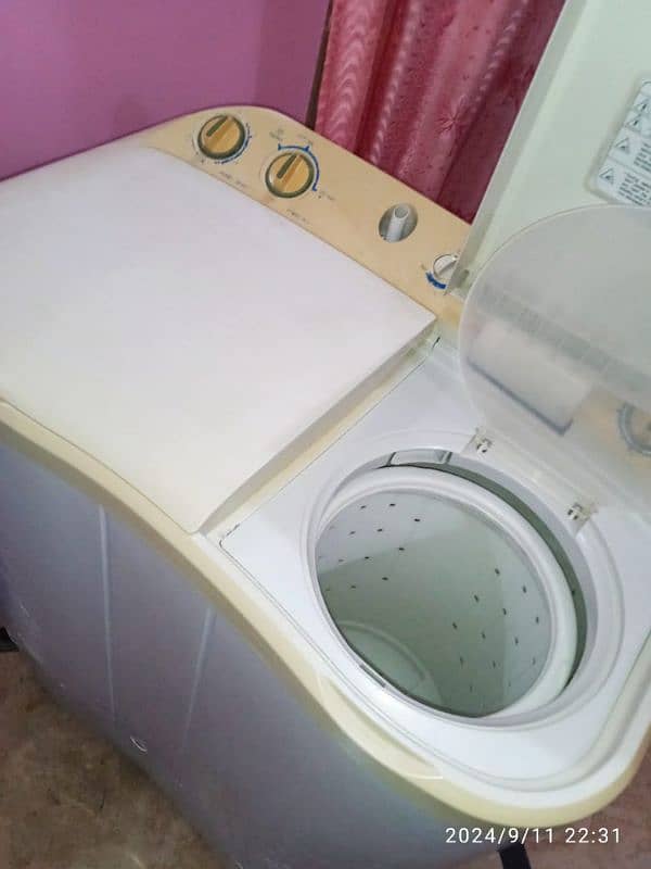 Haier washing twin tub model number HWM 11