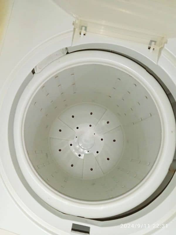 Haier washing twin tub model number HWM 14