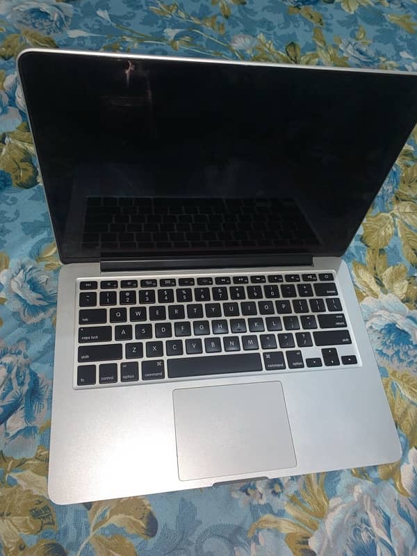 MacBook Pro (Laptop) 1