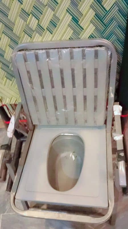 washroom chair 0