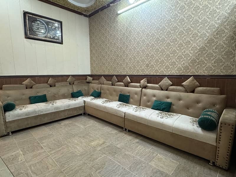 L shape sofa 11 seater 0