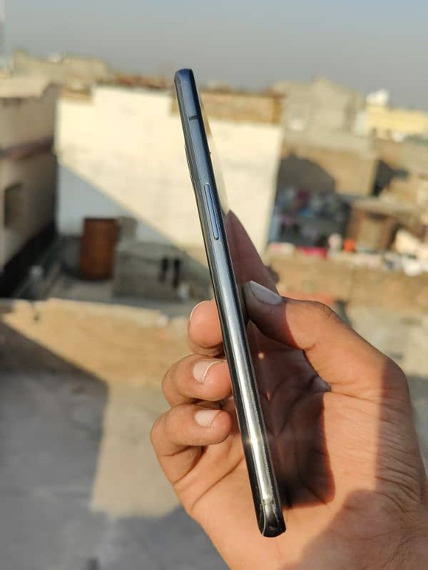 Oneplus7t. SingleSim. Pach 1