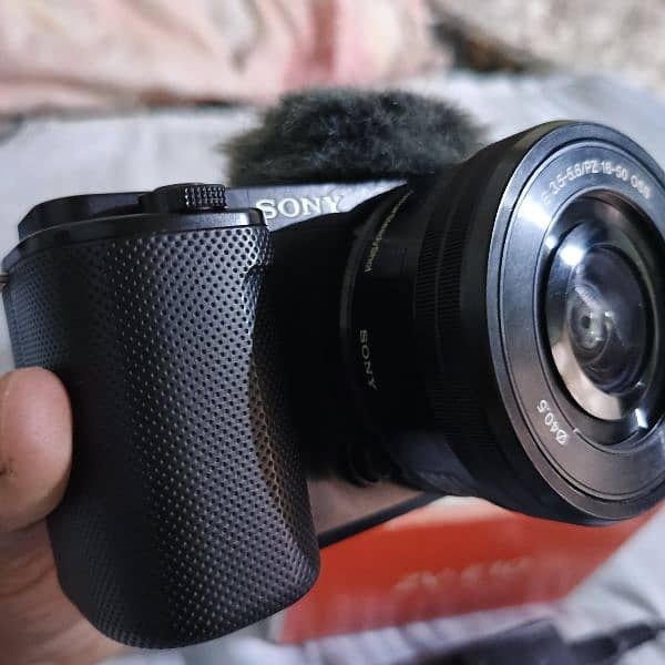 sony zve10 better then a6300 a6400 a6500 a6600 with 16 50mm  lens 3