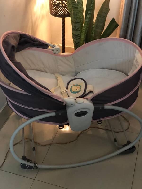 Mastela 3 in 1 bassinet 2