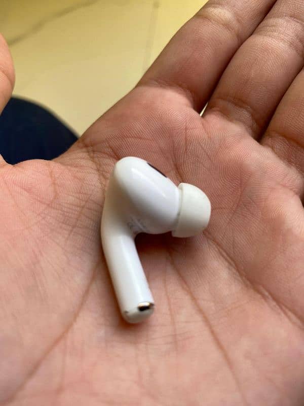 Apple Airpods pro 2nd generation 1