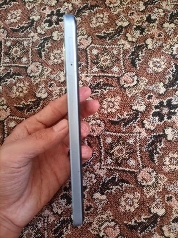 Oppo A18 4 128gb , with box and charger 2