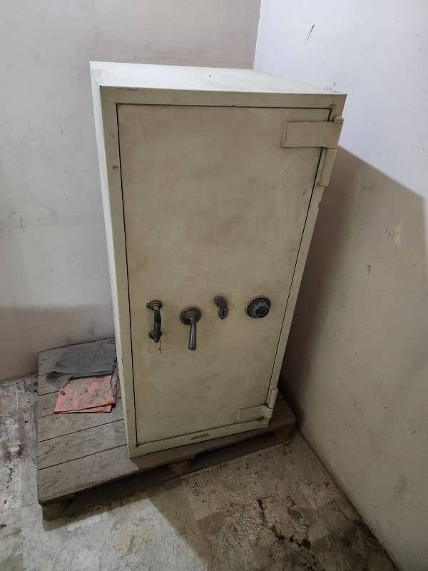 steel safe 1