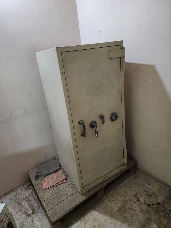 steel safe 2