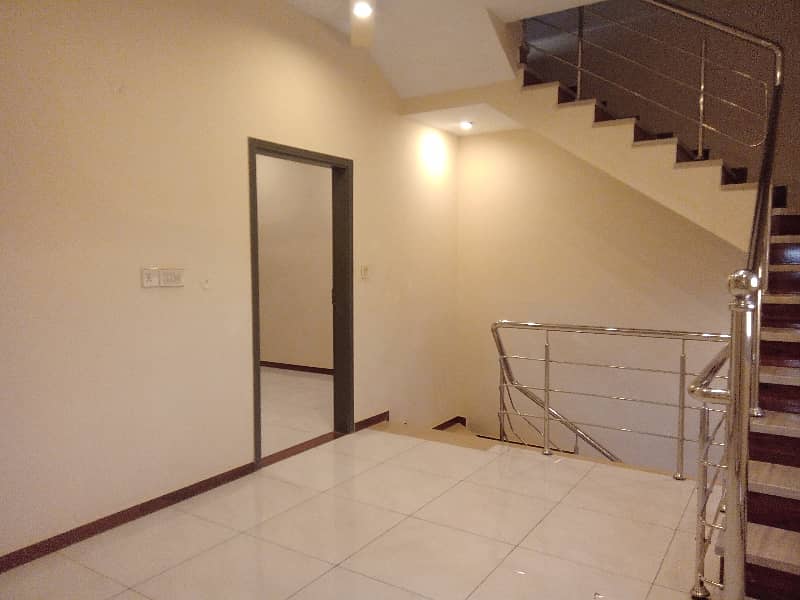 Prime Location 120 Square Yards House For sale In Rs. 28500000 Only 25