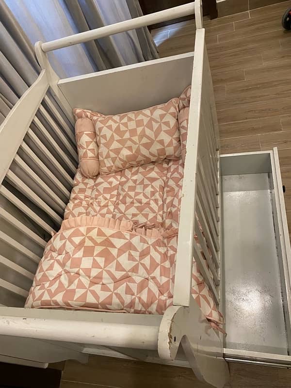 baby bed with 6 inches mattress 7