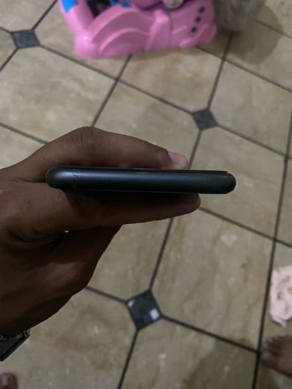 iphone 11 (64)gb 5