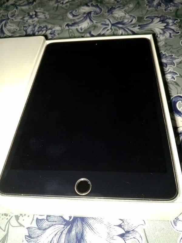 Ipad mini 5 Tablet New Condition good working for sale 1