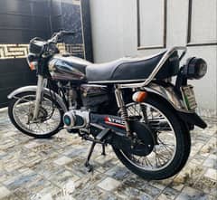 Honda 125 Golden Number 5555