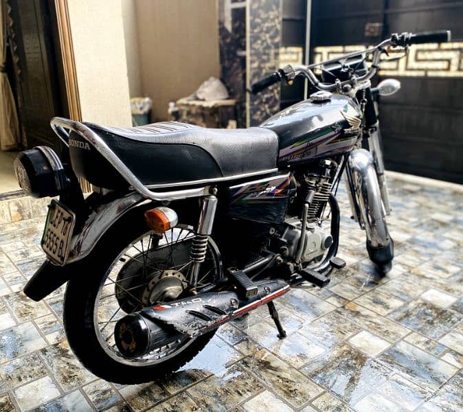 Honda 125 Golden Number 5555 3