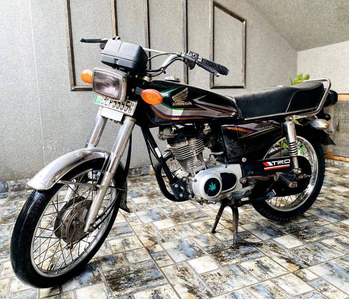 Honda 125 Golden Number 5555 4