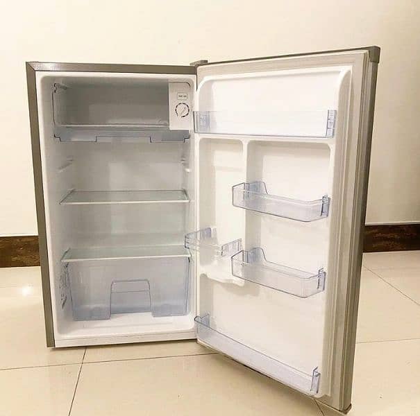 small fridge (hisense ) 1