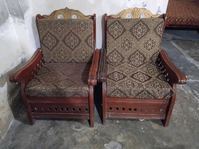 wooden sofs in good condition with molty foam seats 2