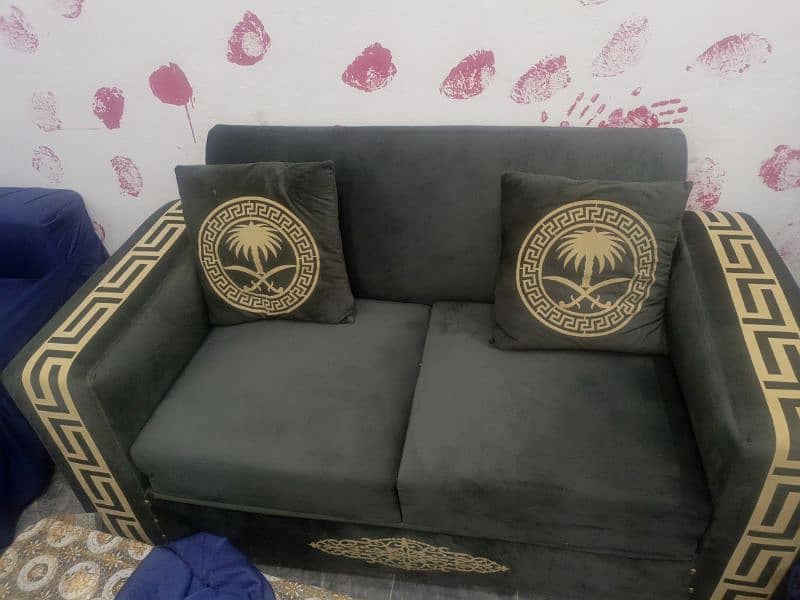 3seeter sofa for sale bilkul new h 1