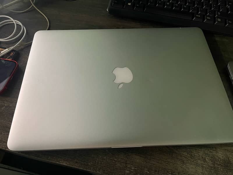 Macbook Pro Mid 2015, 15inches 16GB,  256GB 0