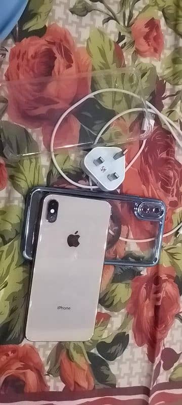 iPhone xsmax 10/10 condition 7