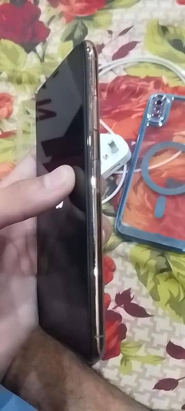 iPhone xsmax 10/10 condition 8