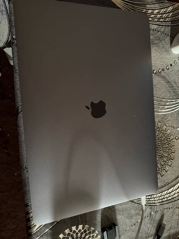 MAC BOOK PRO 2017 1