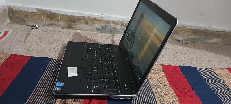 DELL LATITUDE E6540 1